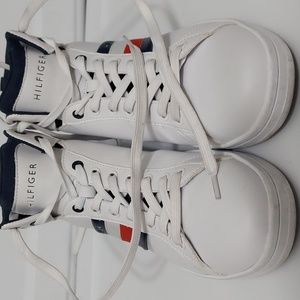 Like new white Tommy Hilfiger Hightower shoes